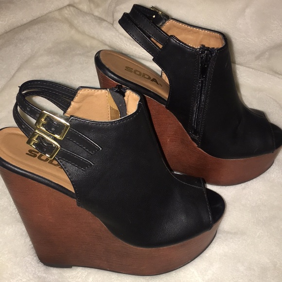 Soda Shoes - Black wedges